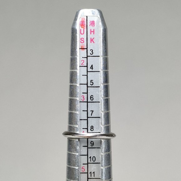 Tiffany and Co. Engagement Ring Solitaire Diamond 0.2ct Platinum - Picture 7 of 7